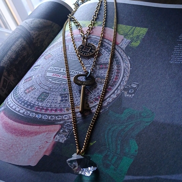 Vintage LV Key 3 Layered Necklace - Picture 5 of 7